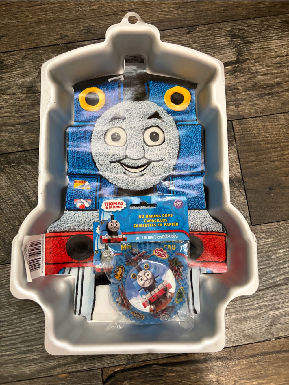 Thomas & Friends Cake Pan with 50 Cupcake Liners